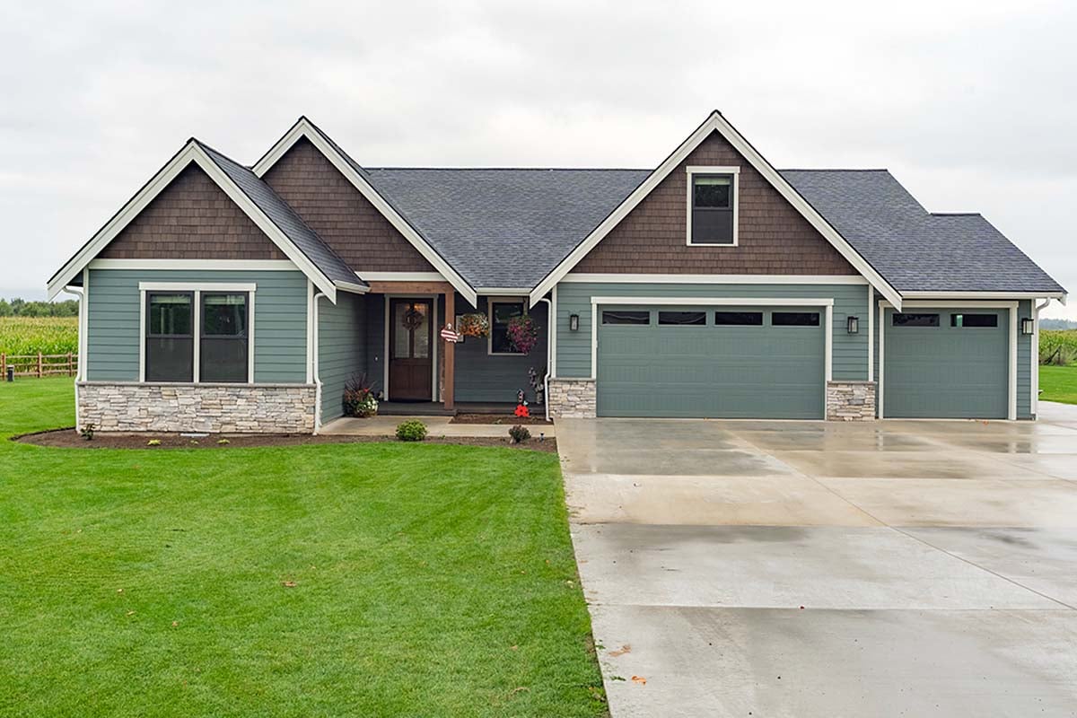 Craftsman, Traditional Plan with 1993 Sq. Ft., 3 Bedrooms, 2 Bathrooms, 3 Car Garage Elevation