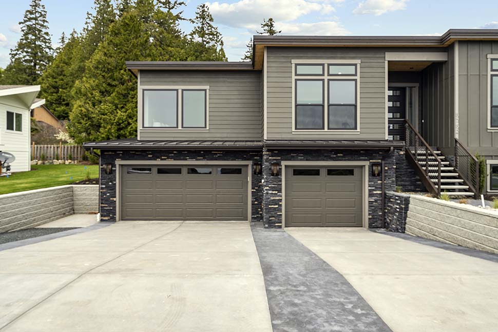 Contemporary Plan with 2826 Sq. Ft., 3 Bedrooms, 3 Bathrooms, 3 Car Garage Picture 5