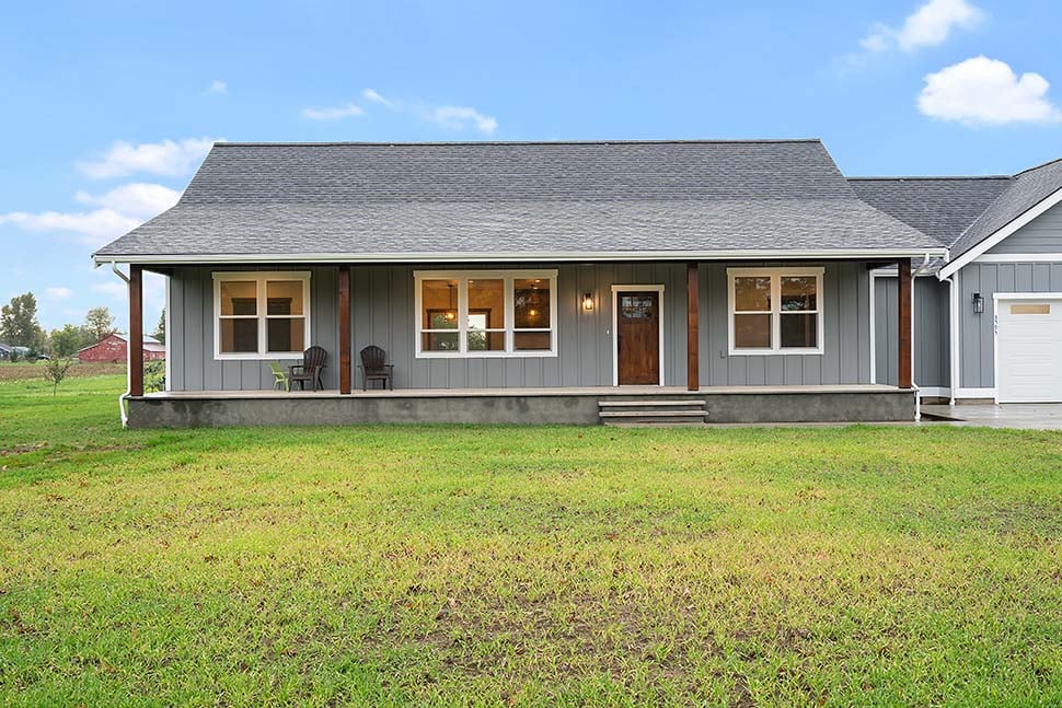 Country, Farmhouse, Ranch Plan with 2468 Sq. Ft., 3 Bedrooms, 2 Bathrooms, 2 Car Garage Picture 5