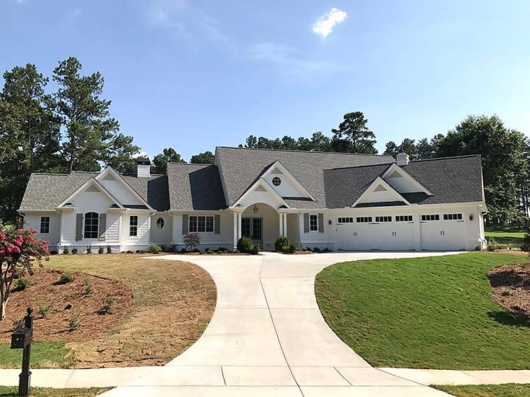 Country, Southern, Traditional Plan with 3026 Sq. Ft., 4 Bedrooms, 4 Bathrooms, 3 Car Garage Elevation