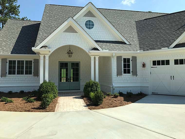 Country, Southern, Traditional Plan with 3026 Sq. Ft., 4 Bedrooms, 4 Bathrooms, 3 Car Garage Picture 2