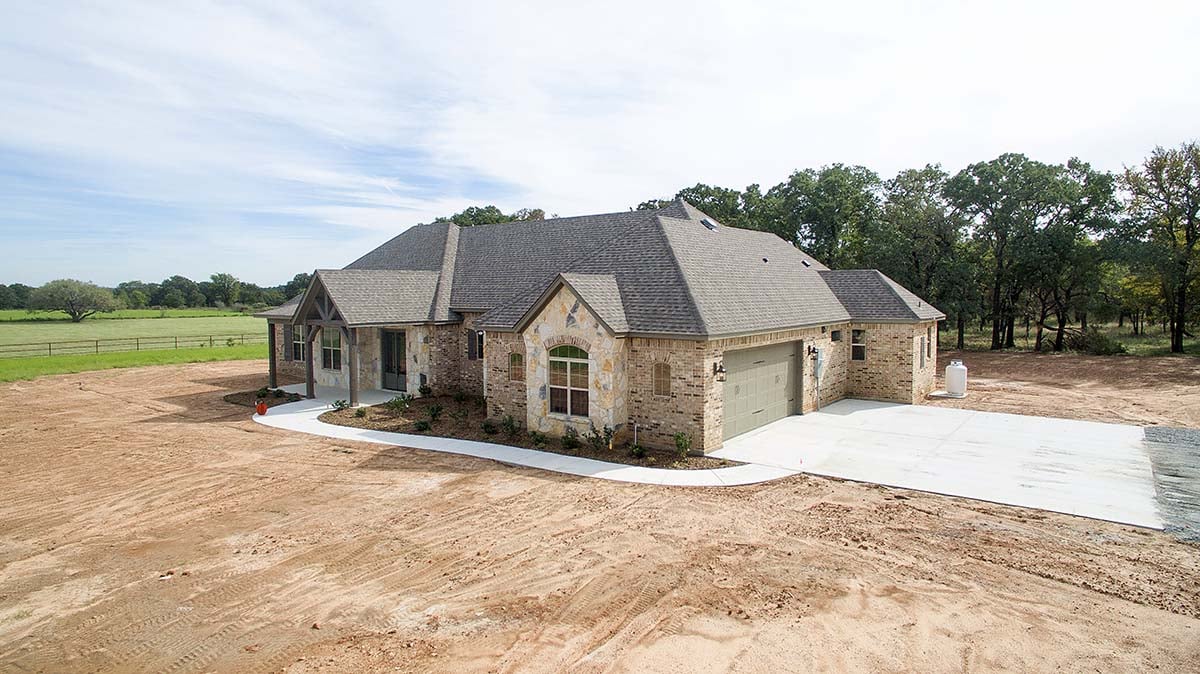Country, European Plan with 2816 Sq. Ft., 3 Bedrooms, 3 Bathrooms, 3 Car Garage Picture 2