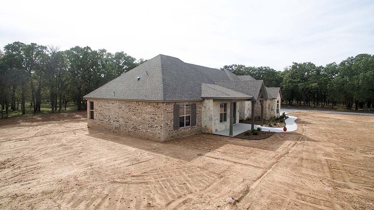 Country, European Plan with 2816 Sq. Ft., 3 Bedrooms, 3 Bathrooms, 3 Car Garage Picture 3
