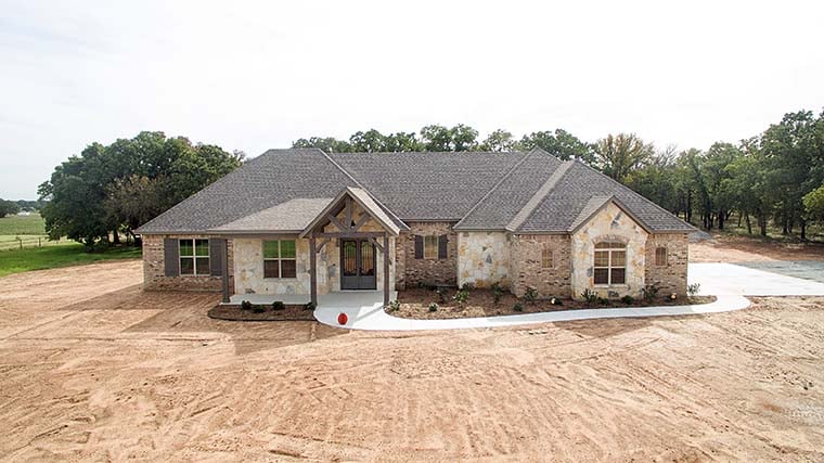 Country, European Plan with 2816 Sq. Ft., 3 Bedrooms, 3 Bathrooms, 3 Car Garage Picture 6