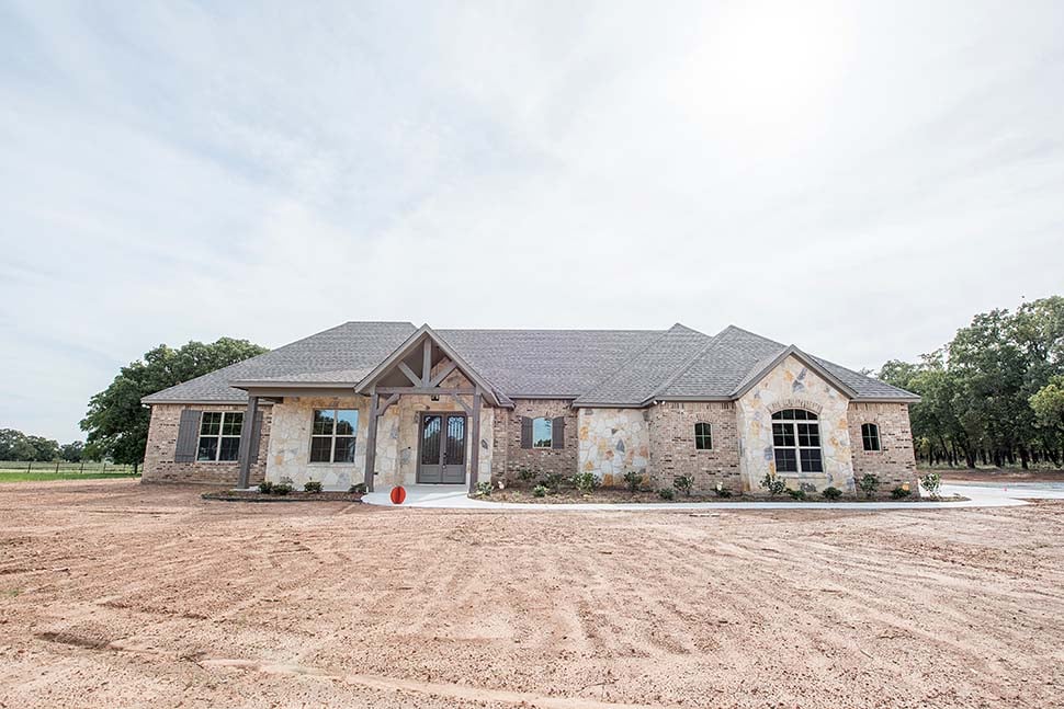 Country, European Plan with 2816 Sq. Ft., 3 Bedrooms, 3 Bathrooms, 3 Car Garage Picture 9