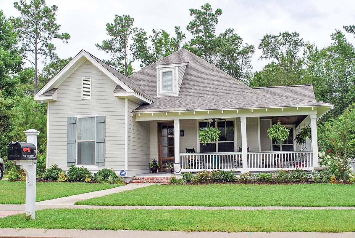 Country, Craftsman, Southern, Traditional Plan with 1900 Sq. Ft., 3 Bedrooms, 2 Bathrooms, 2 Car Garage Elevation