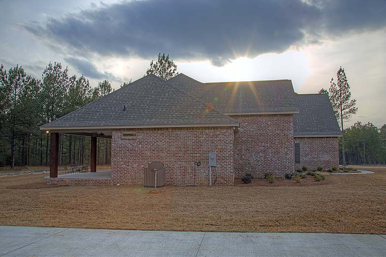 Country, European, French Country Plan with 2217 Sq. Ft., 3 Bedrooms, 3 Bathrooms, 2 Car Garage Picture 21