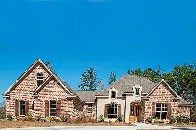 Country, European, French Country Plan with 3287 Sq. Ft., 4 Bedrooms, 4 Bathrooms, 2 Car Garage Picture 4