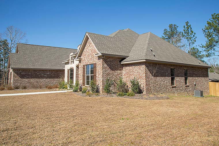 Country, European, French Country Plan with 3287 Sq. Ft., 4 Bedrooms, 4 Bathrooms, 2 Car Garage Picture 8