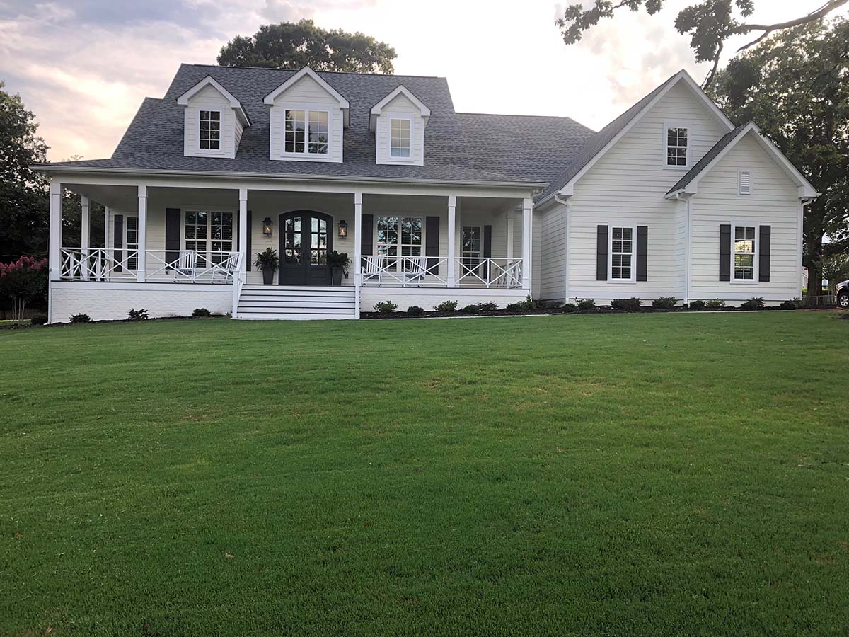 Country, Farmhouse, Southern Plan with 2926 Sq. Ft., 4 Bedrooms, 4 Bathrooms, 3 Car Garage Picture 2