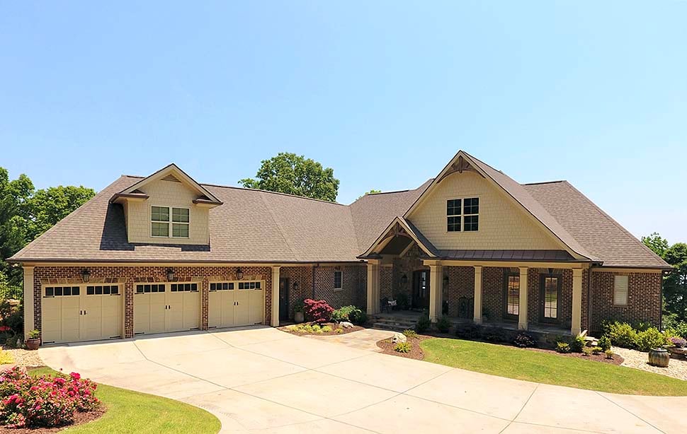 Bungalow, Craftsman, Traditional Plan with 2921 Sq. Ft., 4 Bedrooms, 3 Car Garage Elevation