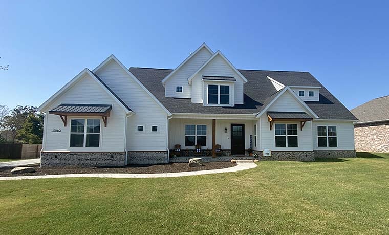Country, Farmhouse, Traditional Plan with 5400 Sq. Ft., 6 Bedrooms, 5 Bathrooms, 4 Car Garage Picture 6