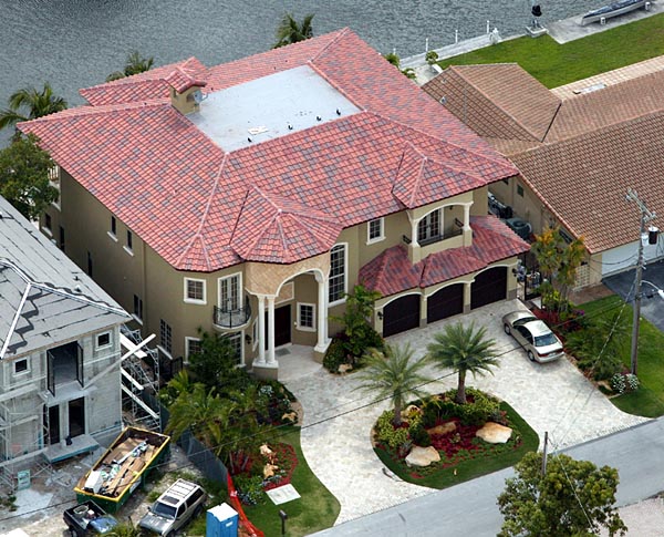 Florida Plan with 5743 Sq. Ft., 5 Bedrooms, 6 Bathrooms, 3 Car Garage Picture 5