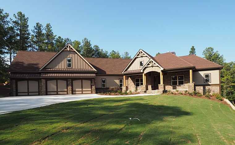 Cottage, Country, Craftsman, Traditional Plan with 2971 Sq. Ft., 4 Bedrooms, 4 Bathrooms, 3 Car Garage Picture 3