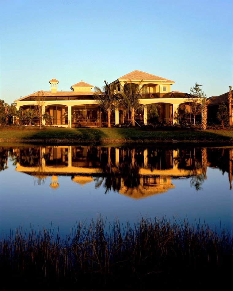 Florida Plan with 4702 Sq. Ft., 4 Bedrooms, 6 Bathrooms, 3 Car Garage Picture 27