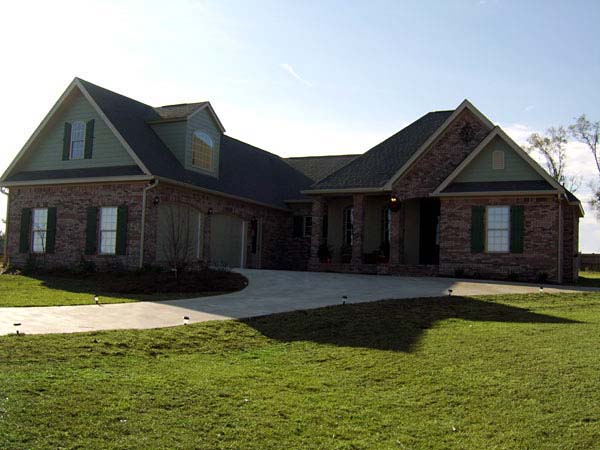 Country, European, Traditional Plan with 2500 Sq. Ft., 4 Bedrooms, 3 Bathrooms, 2 Car Garage Picture 5