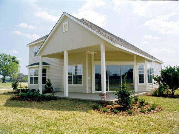 Southern, Traditional Plan with 2392 Sq. Ft., 3 Bedrooms, 3 Bathrooms, 2 Car Garage Rear Elevation