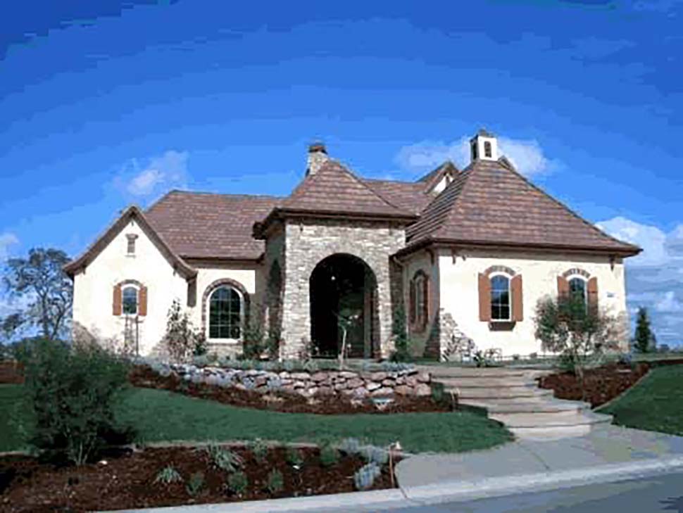 Southern Plan with 4629 Sq. Ft., 4 Bedrooms, 5 Bathrooms, 4 Car Garage Picture 5