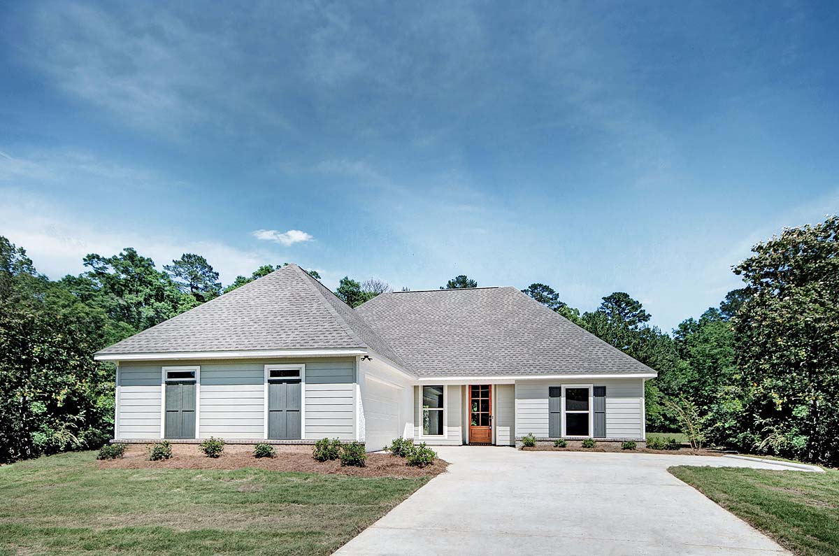 Ranch, Traditional Plan with 1581 Sq. Ft., 3 Bedrooms, 2 Bathrooms, 2 Car Garage Elevation