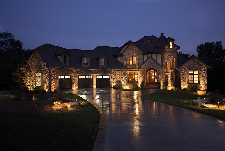 European, French Country Plan with 4381 Sq. Ft., 4 Bedrooms, 5 Bathrooms, 3 Car Garage Picture 2