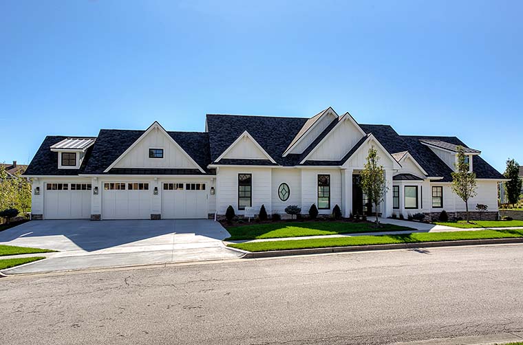 Country, Traditional Plan with 2784 Sq. Ft., 3 Bedrooms, 2 Bathrooms, 3 Car Garage Elevation