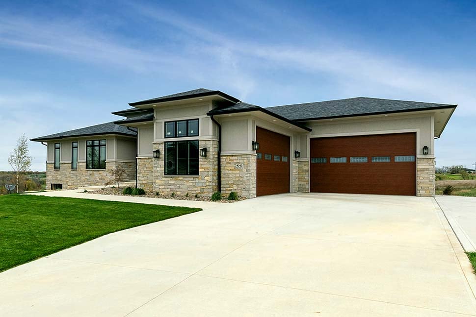 Contemporary, Modern Plan with 2727 Sq. Ft., 2 Bedrooms, 3 Bathrooms, 4 Car Garage Picture 2