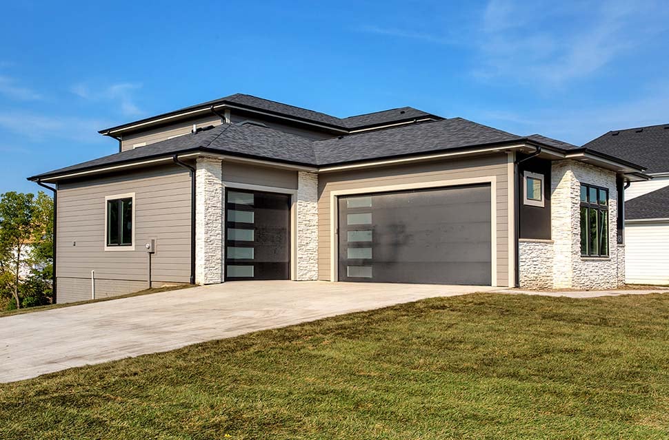 Contemporary, Modern Plan with 2777 Sq. Ft., 3 Bedrooms, 3 Bathrooms, 3 Car Garage Picture 4