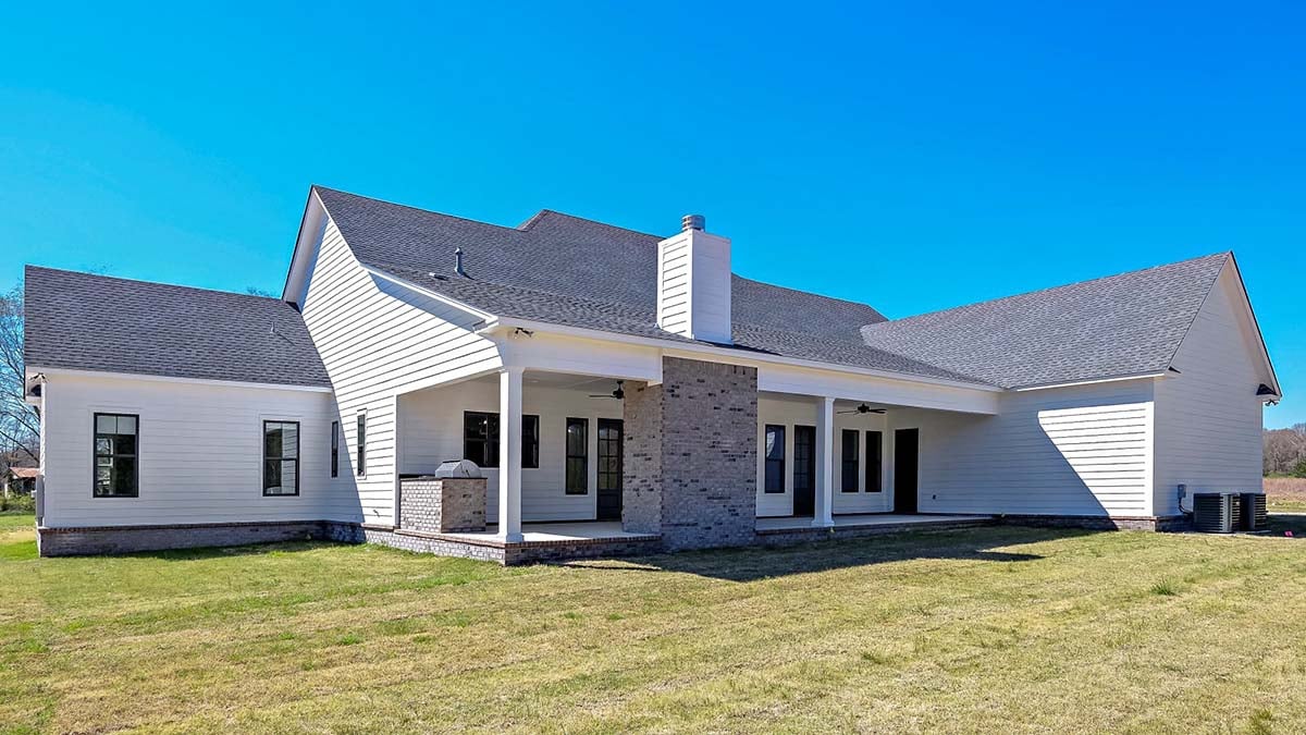 Country, Farmhouse, Traditional Plan with 3860 Sq. Ft., 4 Bedrooms, 5 Bathrooms, 2 Car Garage Rear Elevation