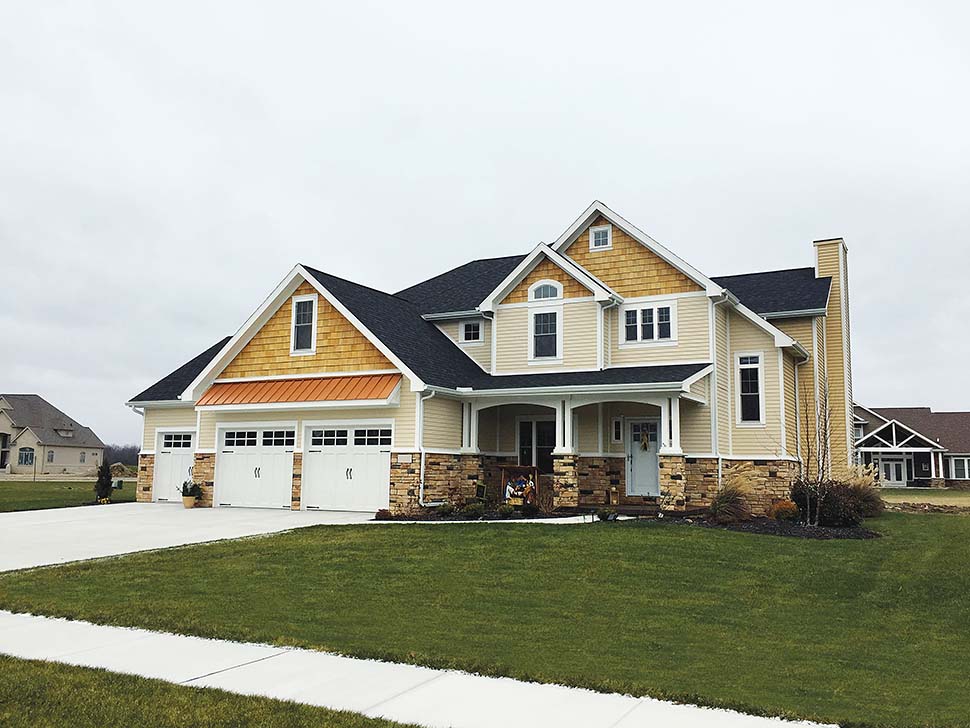 Craftsman, Traditional Plan with 2815 Sq. Ft., 3 Bedrooms, 3 Bathrooms, 3 Car Garage Picture 4