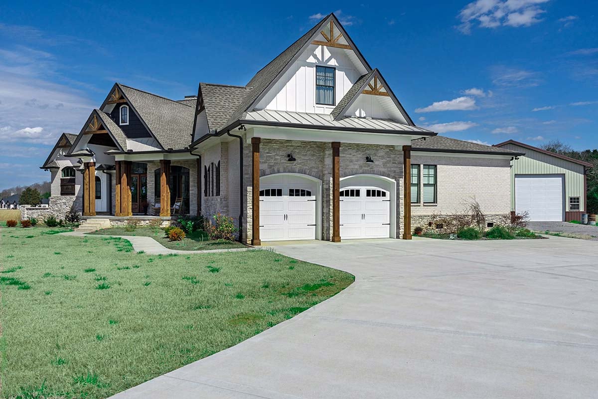 Craftsman, Farmhouse, New American Style, Southern Plan with 2797 Sq. Ft., 3 Bedrooms, 3 Bathrooms, 2 Car Garage Picture 2