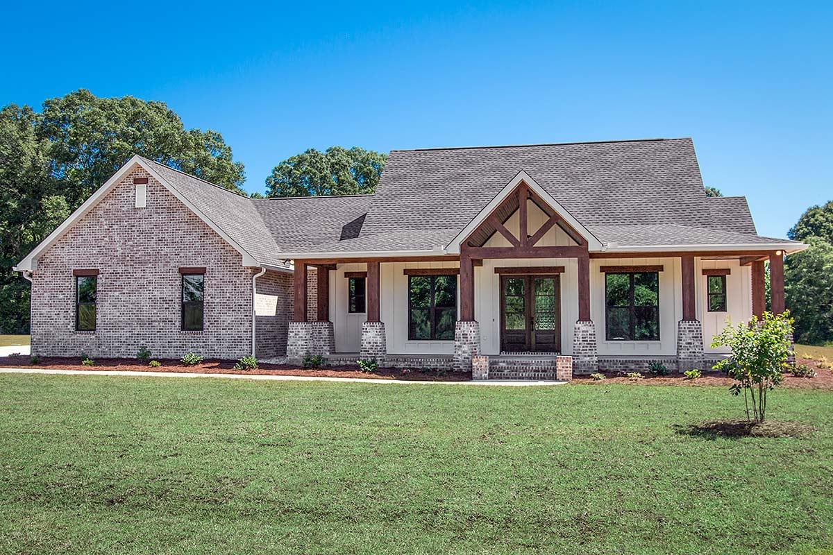 Country, Craftsman, Farmhouse, New American Style, Ranch Plan with 2454 Sq. Ft., 3 Bedrooms, 3 Bathrooms, 3 Car Garage Elevation