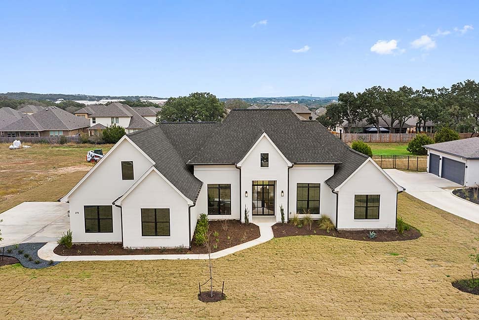 Farmhouse, Traditional Plan with 3152 Sq. Ft., 5 Bedrooms, 4 Bathrooms, 3 Car Garage Picture 5