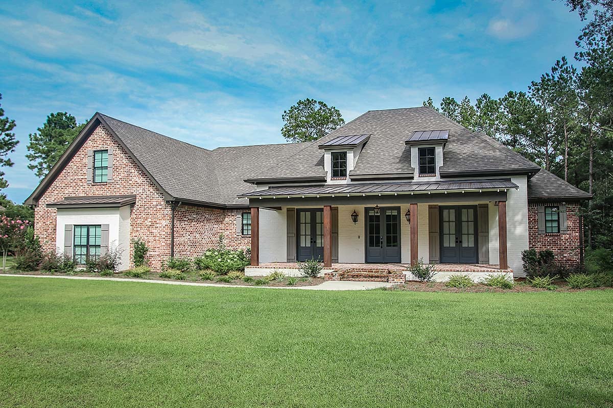 Country, Farmhouse, Traditional Plan with 3106 Sq. Ft., 4 Bedrooms, 4 Bathrooms, 3 Car Garage Elevation