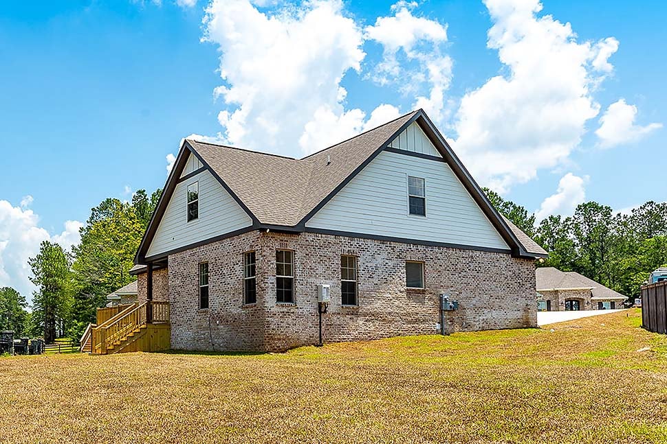 Country, Craftsman, Farmhouse, Southern Plan with 2004 Sq. Ft., 4 Bedrooms, 3 Bathrooms, 2 Car Garage Picture 7