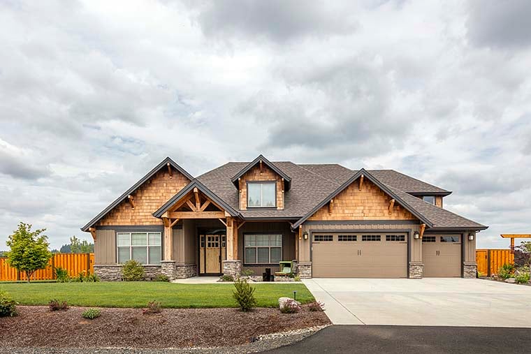 Bungalow, Craftsman Plan with 2735 Sq. Ft., 3 Bedrooms, 3 Bathrooms, 3 Car Garage Picture 6