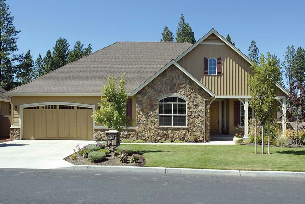 Craftsman, Ranch, Traditional Plan with 2013 Sq. Ft., 3 Bedrooms, 2 Bathrooms, 3 Car Garage Picture 12