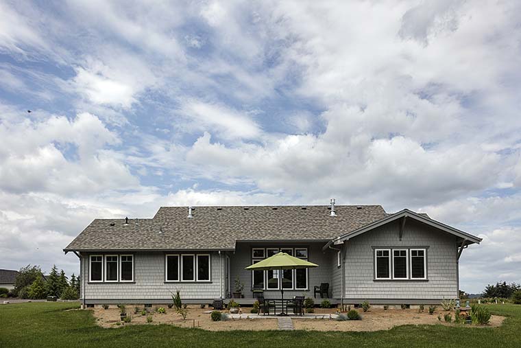 Bungalow, Craftsman Plan with 1988 Sq. Ft., 3 Bedrooms, 3 Bathrooms, 2 Car Garage Picture 6