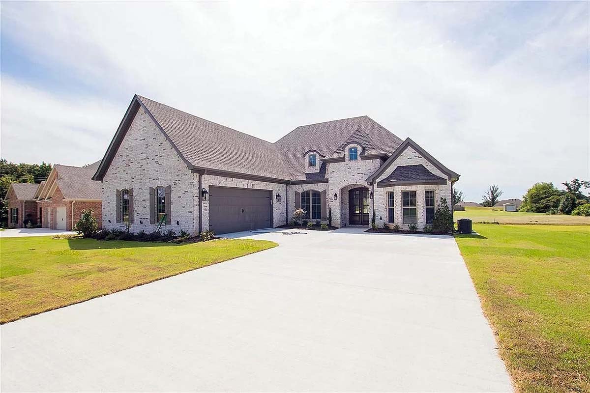 Plan with 2546 Sq. Ft., 4 Bedrooms, 3 Bathrooms, 2 Car Garage Elevation