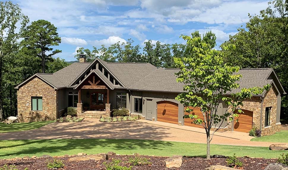 Country, Craftsman, Tudor Plan with 5054 Sq. Ft., 4 Bedrooms, 5 Bathrooms, 2 Car Garage Picture 5