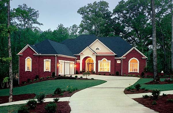 European, Traditional Plan with 2491 Sq. Ft., 3 Bedrooms, 3 Bathrooms, 2 Car Garage Picture 2