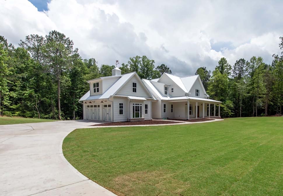 Country, Farmhouse, Southern Plan with 2993 Sq. Ft., 4 Bedrooms, 4 Bathrooms, 3 Car Garage Picture 3