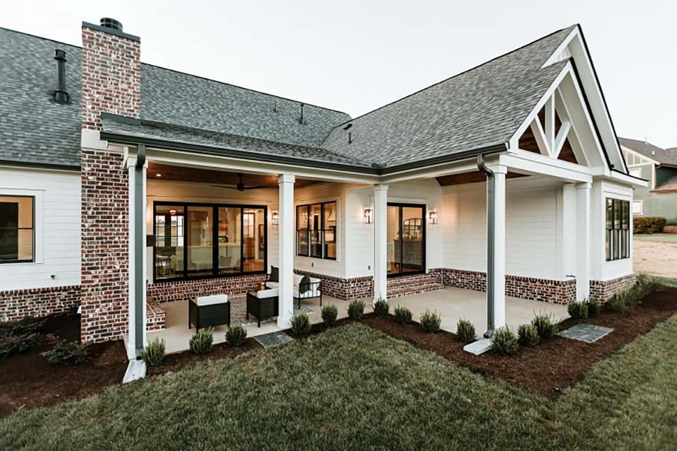 Craftsman, Traditional Plan with 2205 Sq. Ft., 3 Bedrooms, 3 Bathrooms, 2 Car Garage Picture 11