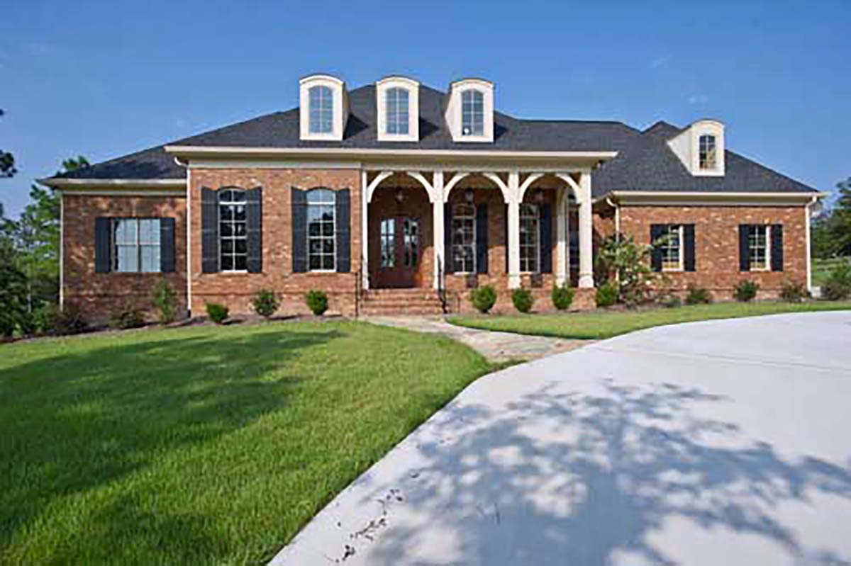 European, French Country Plan with 3590 Sq. Ft., 5 Bathrooms, 3 Car Garage Picture 2