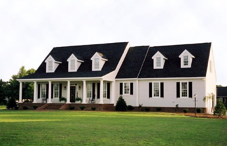 Colonial, Southern, Traditional Plan with 2038 Sq. Ft., 3 Bedrooms, 3 Bathrooms, 2 Car Garage Picture 5
