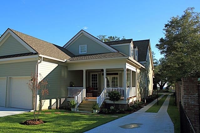 Farmhouse, Traditional Plan with 2733 Sq. Ft., 4 Bedrooms, 4 Bathrooms, 2 Car Garage Picture 3