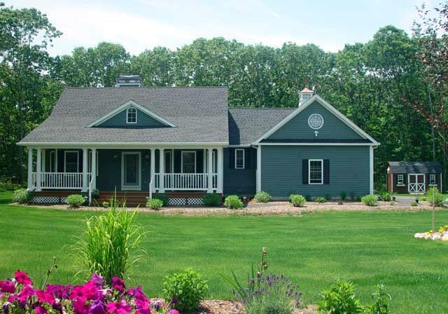 Cottage, Country Plan with 1973 Sq. Ft., 3 Bedrooms, 2 Bathrooms, 2 Car Garage Picture 2