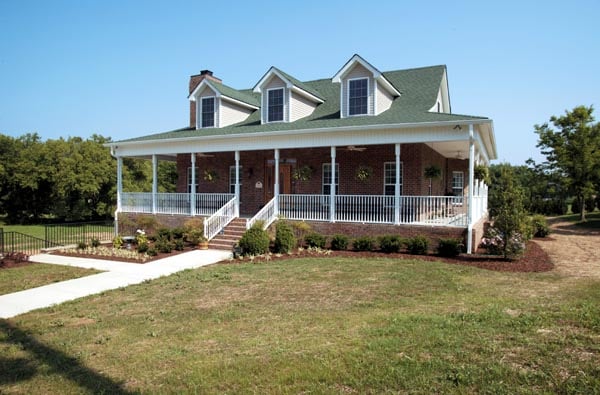 Country, Farmhouse, Southern Plan with 2059 Sq. Ft., 3 Bedrooms, 3 Bathrooms Picture 13