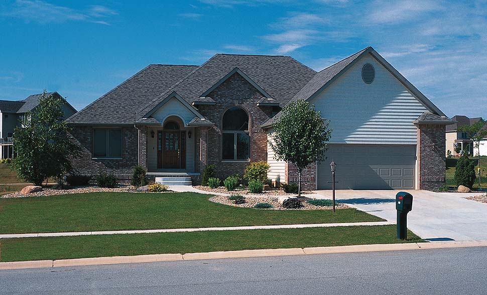European, Ranch, Traditional Plan with 1911 Sq. Ft., 3 Bedrooms, 2 Bathrooms, 2 Car Garage Picture 2