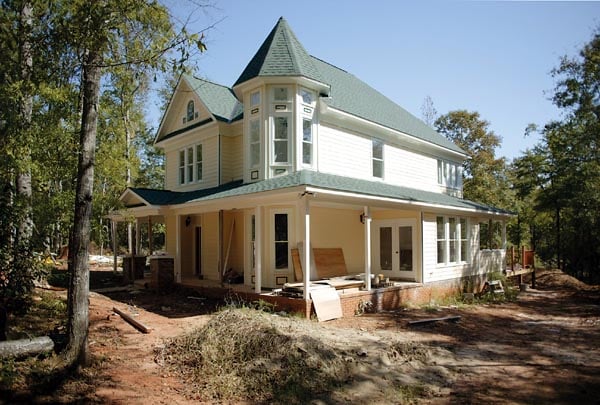 Country, Farmhouse, Victorian Plan with 2312 Sq. Ft., 3 Bedrooms, 3 Bathrooms, 2 Car Garage Picture 4