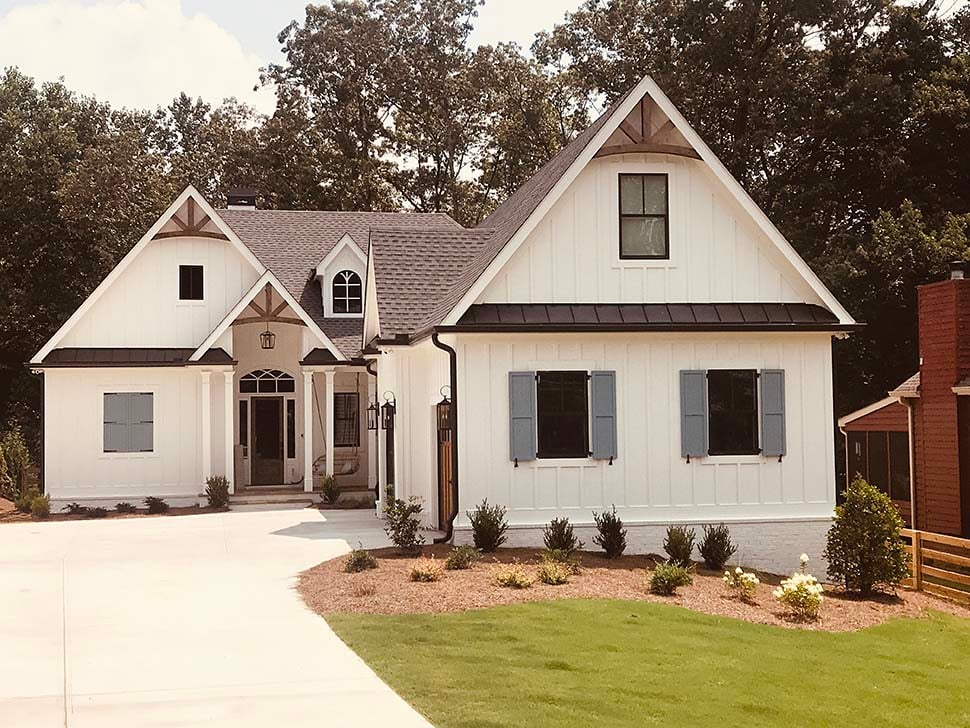 Country, Craftsman, Farmhouse, New American Style, Ranch Plan with 2498 Sq. Ft., 3 Bedrooms, 3 Bathrooms, 3 Car Garage Picture 3
